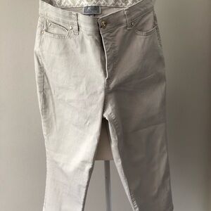 JM collection petite size 10P like new denim capris